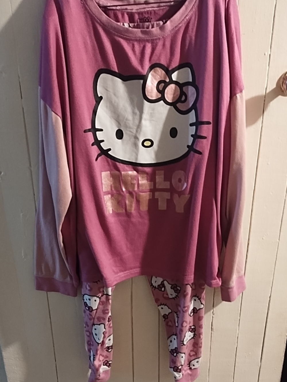 Hello Kitty Pink Graphic Long Sleeve Pajama Set VGC 2X (18-20). VGC.